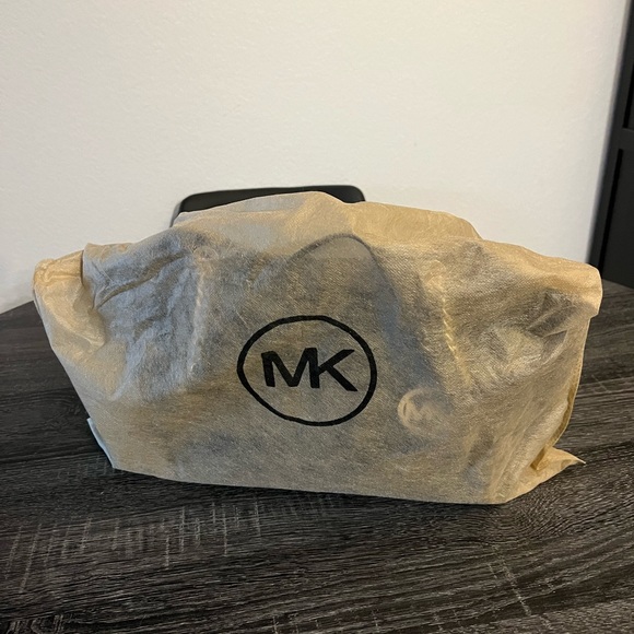 Michael Kors LOT Handbag + Fanny Pack - Picture 7 of 7